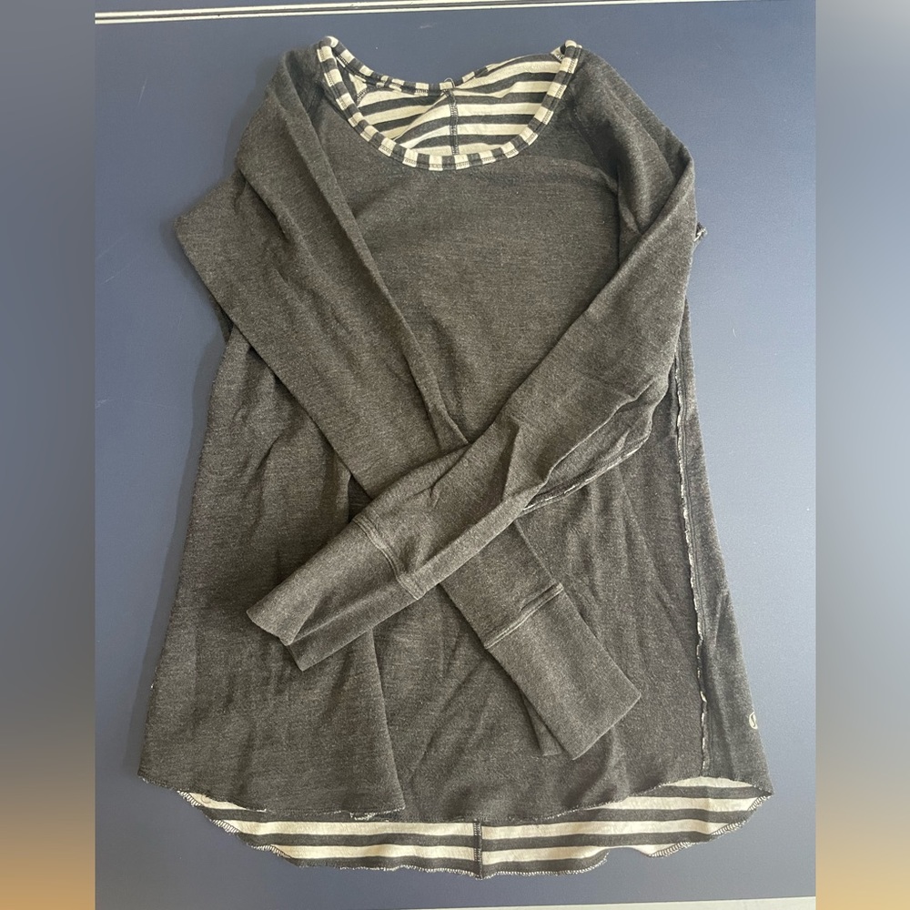 Lululemon reversible vintage crewneck. Women’s 6